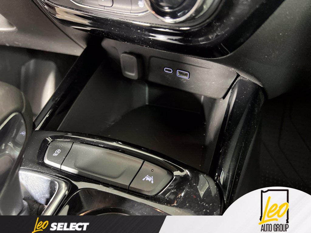 Used 2025 Chevrolet Trax LT w/ Driver Confidence Package FWD image 24