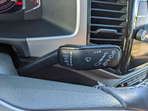 Certified 2022 Volkswagen Atlas SE image 28