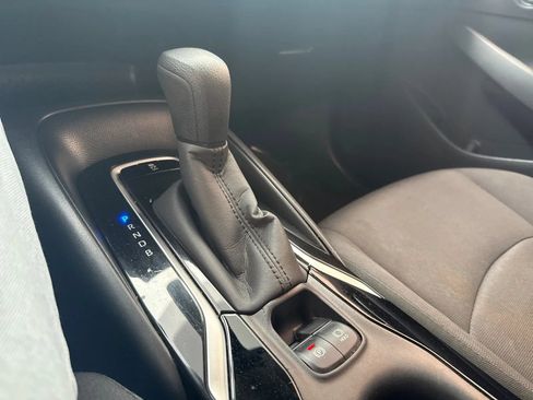 Used 2020 Toyota Corolla LE FWD image 17