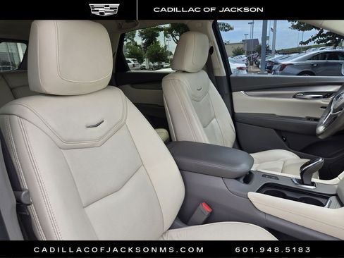 Used 2017 Cadillac XT5 Premium Luxury w/ Driver Assist Package FWD image 21
