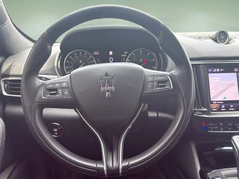 Used 2022 Maserati Levante GT AWD/4WD image 9