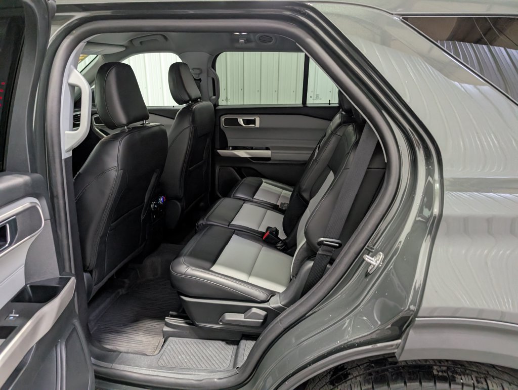 Used 2022 Ford Explorer XLT w/ Equipment Group 202A AWD/4WD image 9