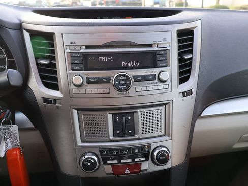 Used 2011 Subaru Legacy 2.5i Premium image 10