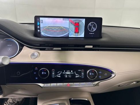 Used 2022 Genesis GV70 2.5T w/ Advanced Package image 22