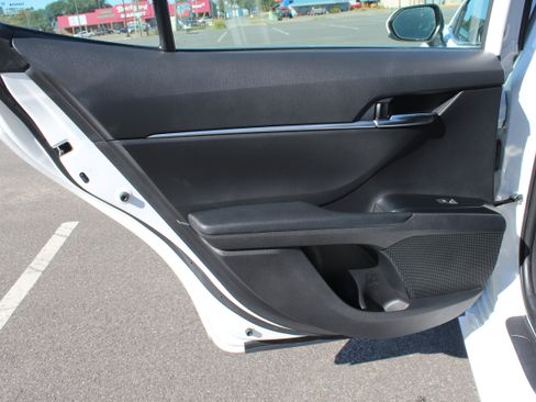 Used 2020 Toyota Camry LE image 41