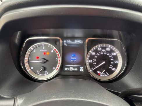 Used 2018 Nissan Titan SL w/ Chrome Package image 10