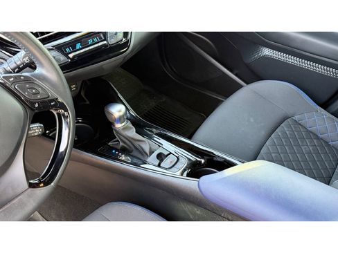 Used 2021 Toyota C-HR XLE image 11