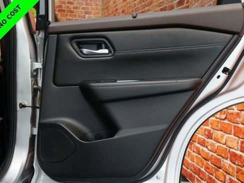 Used 2022 Nissan Rogue SV w/ SV Premium Package image 50