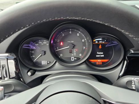 Used 2025 Porsche Macan image 24