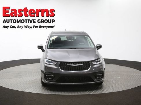 Used 2023 Chrysler Pacifica Touring-L image 53