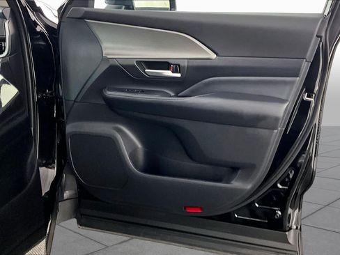 Used 2025 Toyota Grand Highlander FWD image 21