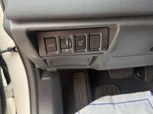 Used 2025 Subaru Outback Premium AWD/4WD image 11