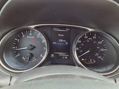 Used 2016 Nissan Rogue SV AWD/4WD image 16