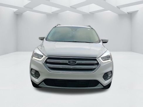 Used 2019 Ford Escape Titanium image 2