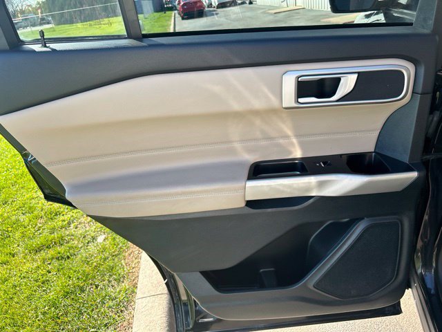 Used 2023 Ford Explorer XLT AWD/4WD image 37