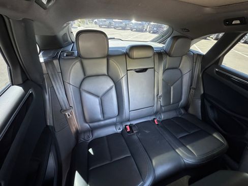 Used 2024 Porsche Macan AWD/4WD image 18
