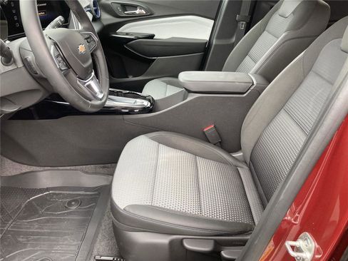 Used 2024 Chevrolet Trax LT w/ Driver Confidence Package image 27