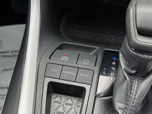 Used 2020 Toyota RAV4 LE image 34