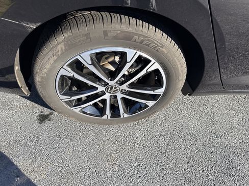 Used 2025 Volkswagen Jetta Sport image 11