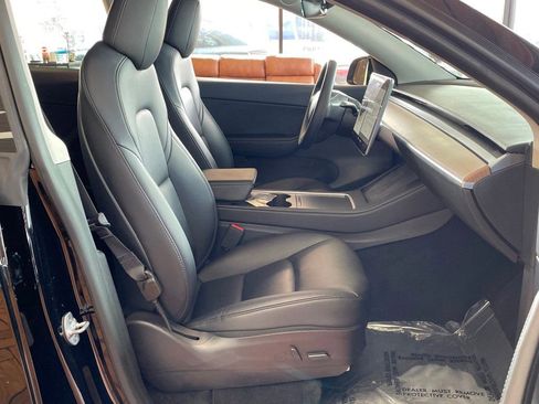 Used 2022 Tesla Model Y Long Range image 22