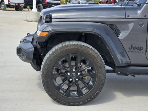 Used 2025 Jeep Gladiator Sport AWD/4WD image 8