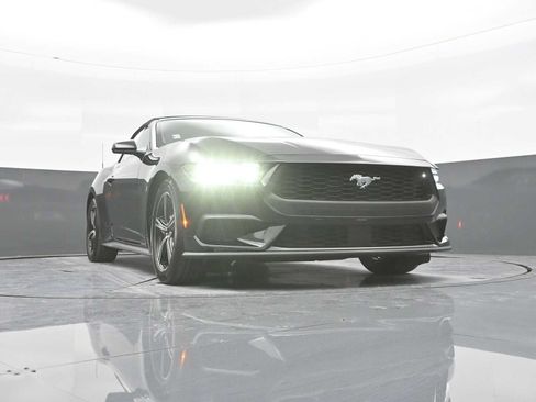 Used 2025 Ford Mustang Premium RWD image 34