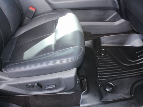 Used 2023 Ford Expedition XLT image 21