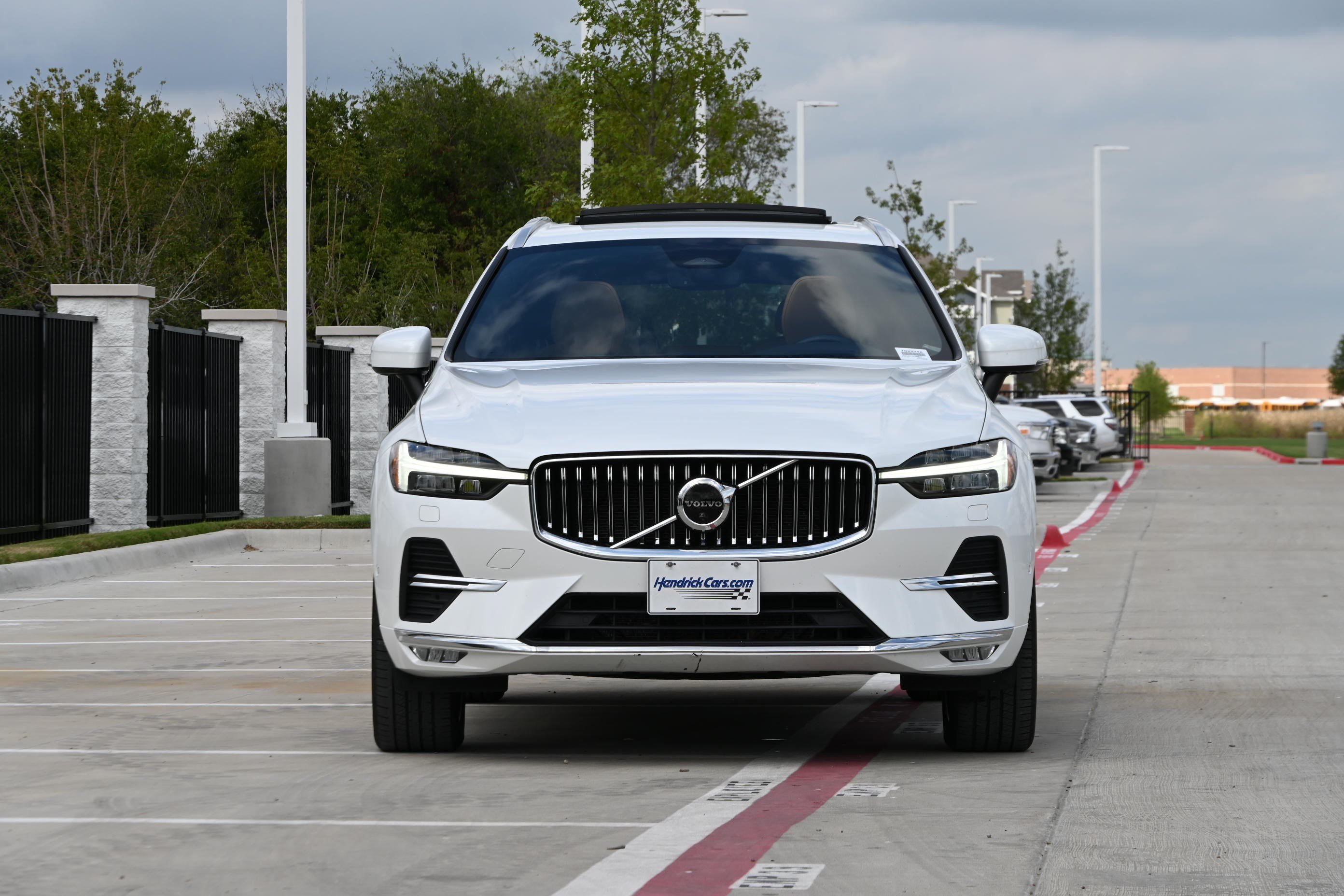 Used 2022 Volvo XC60 B5 Inscription w/ Advanced Package FWD image 3