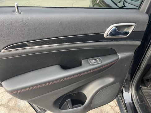 Used 2017 Jeep Grand Cherokee Trailhawk image 31