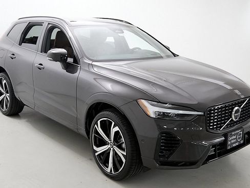 Certified 2023 Volvo XC60 T8 Ultimate w/ Climate Package AWD/4WD image 4