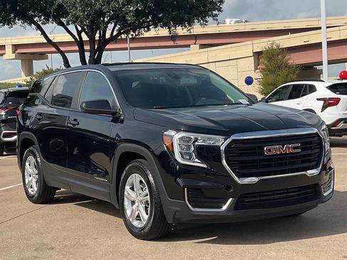 Used 2024 GMC Terrain SLE FWD image 3