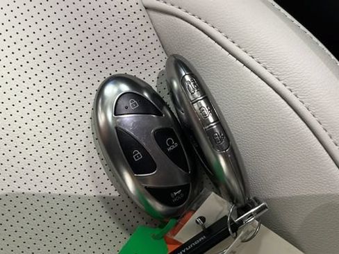 Used 2025 Hyundai Santa Fe Limited AWD/4WD image 44