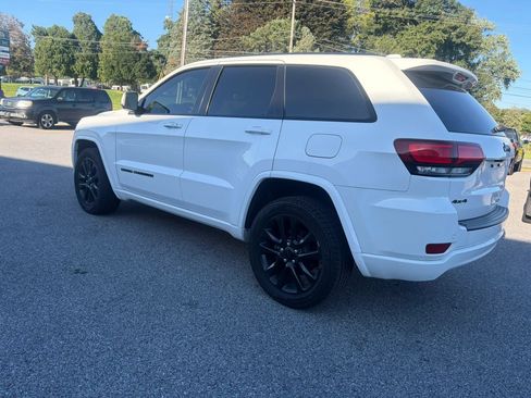 Used 2019 Jeep Grand Cherokee Altitude AWD/4WD image 20