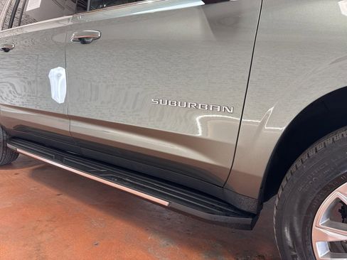 Used 2023 Chevrolet Suburban Premier image 9