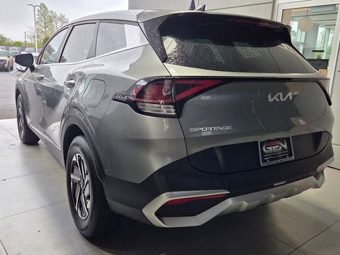 Used 2023 Kia Sportage LX AWD/4WD image 4