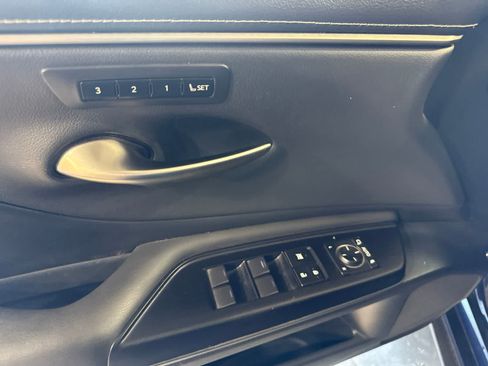 Used 2020 Lexus ES 300h w/ Premium Package FWD image 17