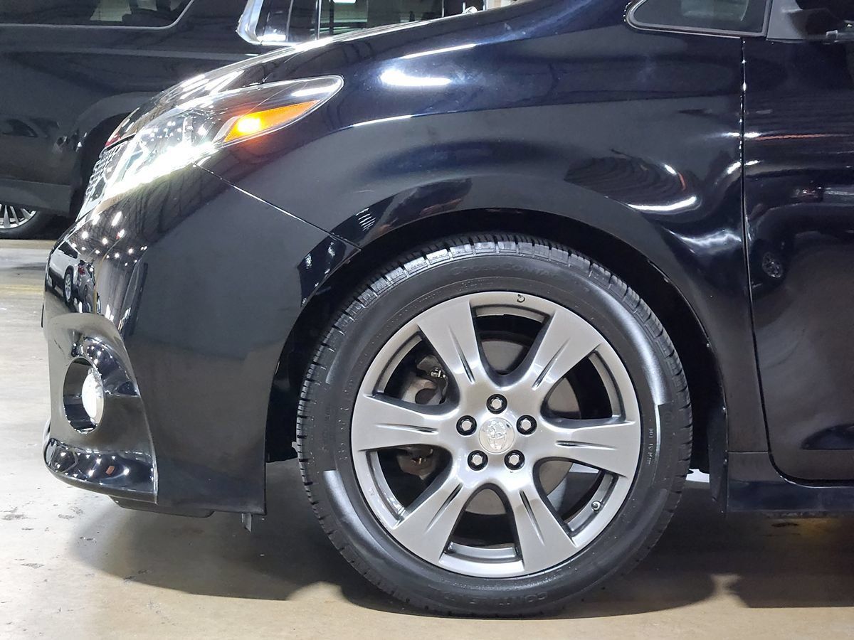 Used 2017 Toyota Sienna SE FWD image 5