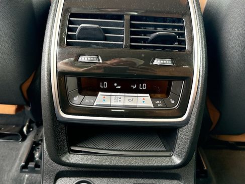 Used 2025 BMW X7 xDrive40i AWD/4WD image 21