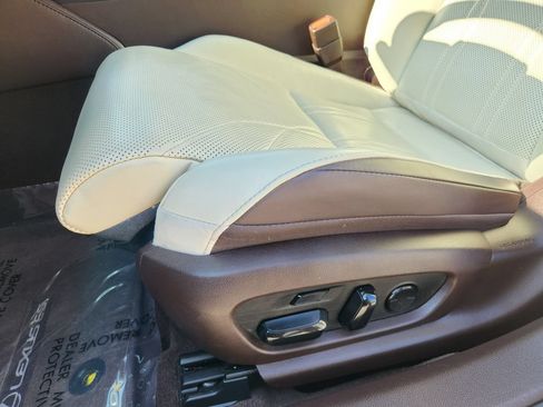 Used 2021 Lexus ES 350 Ultra Luxury w/ Accessory Package 2 FWD image 18