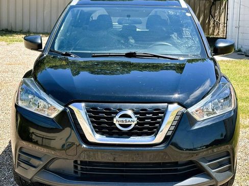 Used 2019 Nissan Kicks S FWD image 3