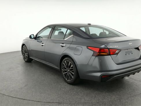 Used 2025 Nissan Altima 2.5 SV FWD image 6