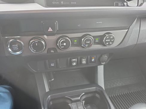 Used 2019 Toyota Tacoma TRD Off-Road AWD/4WD image 17