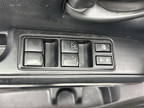 Used 2017 Nissan Titan S image 18