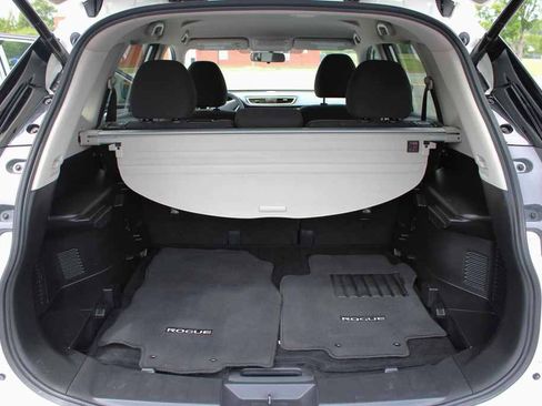 Used 2016 Nissan Rogue SV w/ SV Premium Package FWD image 18