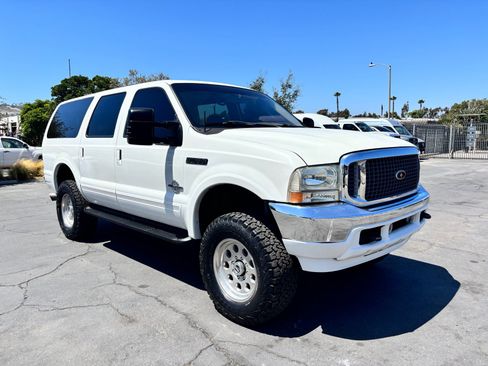 Used 2001 Ford Excursion Limited AWD/4WD image 2