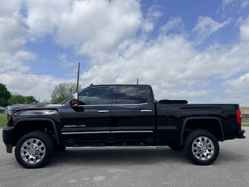 Used 2016 GMC Sierra 2500 Denali w/ Duramax Plus Package AWD/4WD image 6