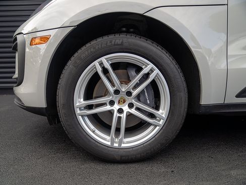 Used 2026 Porsche Macan AWD/4WD image 23
