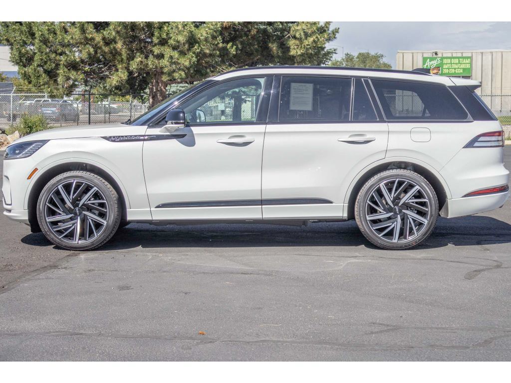 Used 2025 Lincoln Aviator Black Label w/ Jet Appearance Package AWD/4WD image 6