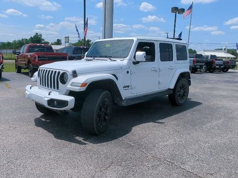 Used 2021 Jeep Wrangler Unlimited Sahara AWD/4WD image 5