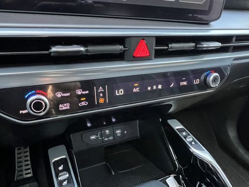 Certified 2025 Kia Sorento SX FWD image 29